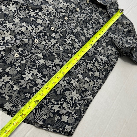 Chubbies Grey Floral Men’s Small Short Sleeve Button Down Shirt Travel Hawaiian - Picture 10 of 10